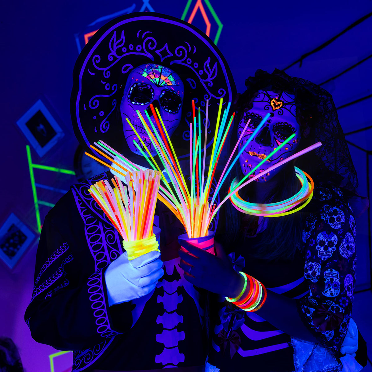 JOYIN 100 Pack Glow Sticks, Glow in The Dark, Neon Light Up, Party Favors - additional view