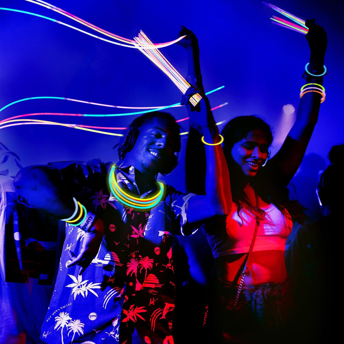 JOYIN 100 Pack Glow Sticks, Glow in The Dark, Neon Light Up, Party Favors - additional view